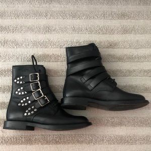 SAINT LAURENT
Leather Studded Boots